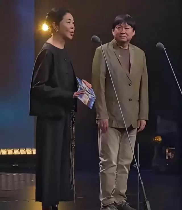 肖战获第33届北京大学生电影节最受欢迎年度男演员 | 相关图片