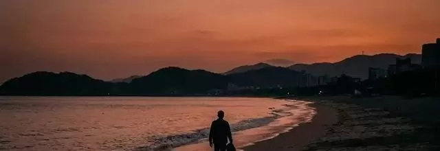《周处除三害》引发法学界争议:礼堂枪战场景成讨论焦点 | 相关图片 《周处除三害》引发法学界争议:礼堂枪战场景成讨论焦点 | 相关图片