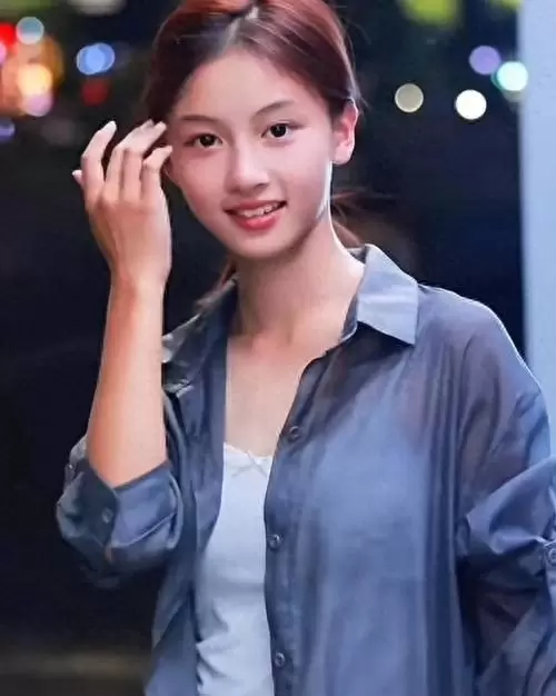 网红七七签约中都传媒出演《但愿人长久》饰孙毓一 | 资讯配图 网红七七签约中都传媒出演《但愿人长久》饰孙毓一 | 资讯配图