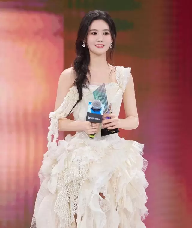 翟一莹张晋宜侯呈玥至春禾四人短剧高产引观众审美疲劳 | 现场图 翟一莹张晋宜侯呈玥至春禾四人短剧高产引观众审美疲劳 | 现场图