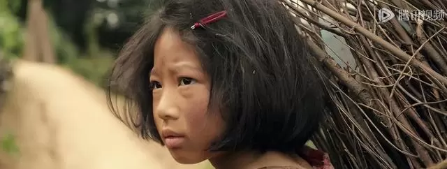 《主角》小易来弟吃馍戏份成热议焦点,王少熙真实演绎饥饿感 | 现场图 《主角》小易来弟吃馍戏份成热议焦点,王少熙真实演绎饥饿感 | 现场图
