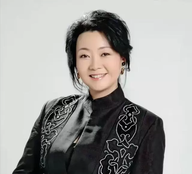 萨日娜初拒《闯关东》文他娘角色因剧本不全 | 现场图 萨日娜初拒《闯关东》文他娘角色因剧本不全 | 现场图