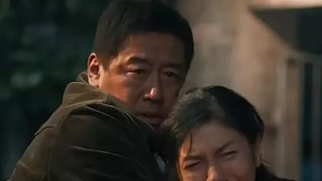 《方圆八百米》大结局:陈红兵一家四口全员悲剧,丁月递药成悲剧起点 | 相关图片 《方圆八百米》大结局:陈红兵一家四口全员悲剧,丁月递药成悲剧起点 | 相关图片