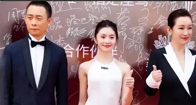 刘浩存《消失的人》五一档逆袭夺冠,张艺谋六年护航成关键 | 现场图 刘浩存《消失的人》五一档逆袭夺冠,张艺谋六年护航成关键 | 现场图